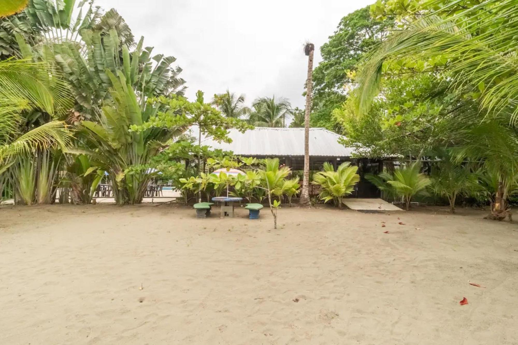 Hotel Playa Westfalia Puerto Limon Exterior photo