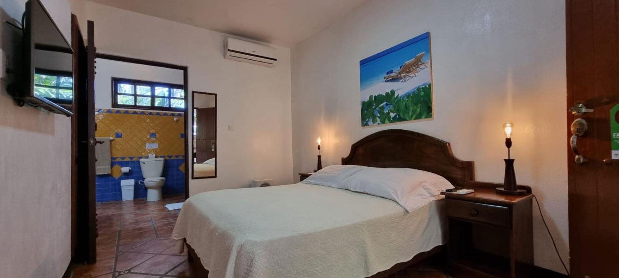 Hotel Playa Westfalia Puerto Limon Exterior photo