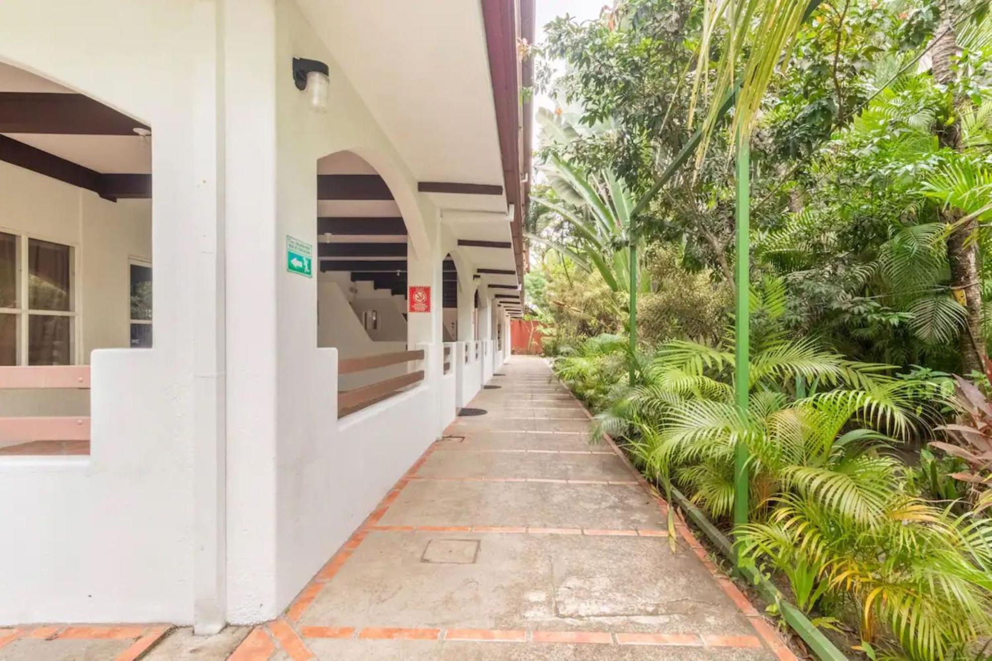 Hotel Playa Westfalia Puerto Limon Exterior photo